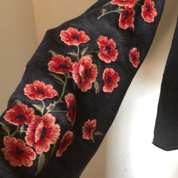Floral embroidered sweater - Picture 2 of 3